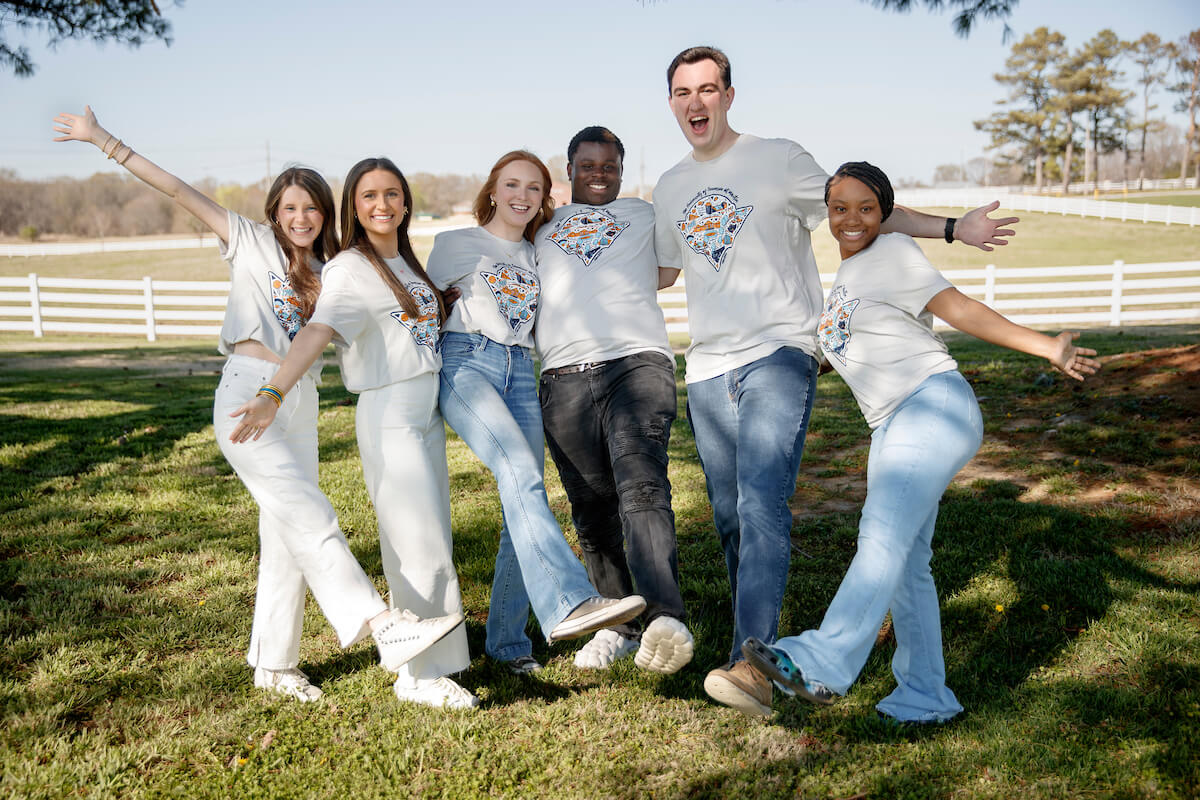 Students posing wearing I heart UTM shirts.